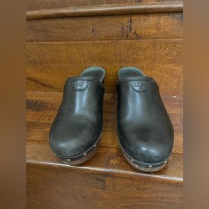 Ugg Abbie Leather 3201 Clogs wooden Platform heels studded size 8